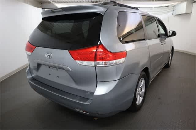 Thumbnail: 2013 Toyota Sienna - 7