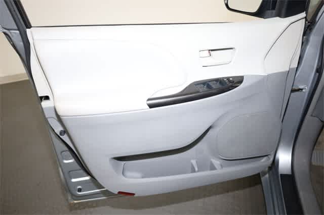 Thumbnail: 2013 Toyota Sienna - 13