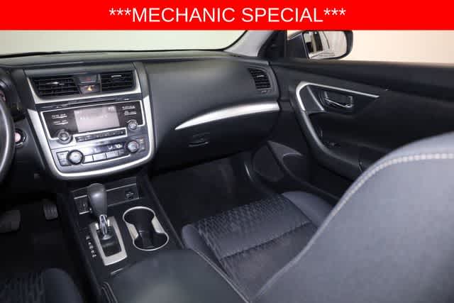 Thumbnail: 2017 Nissan Altima - 18