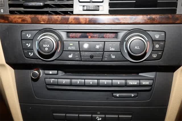 Thumbnail: 2011 BMW 3 Series - 27