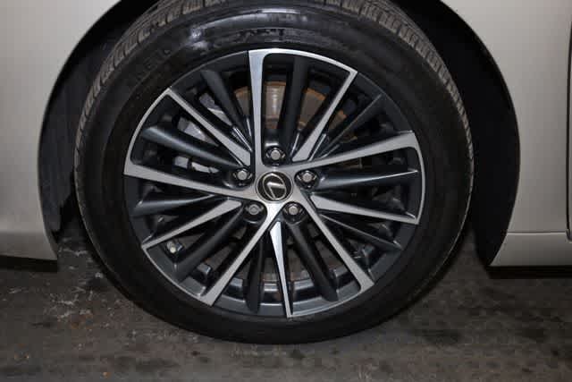 Thumbnail: 2022 Lexus ES - 38