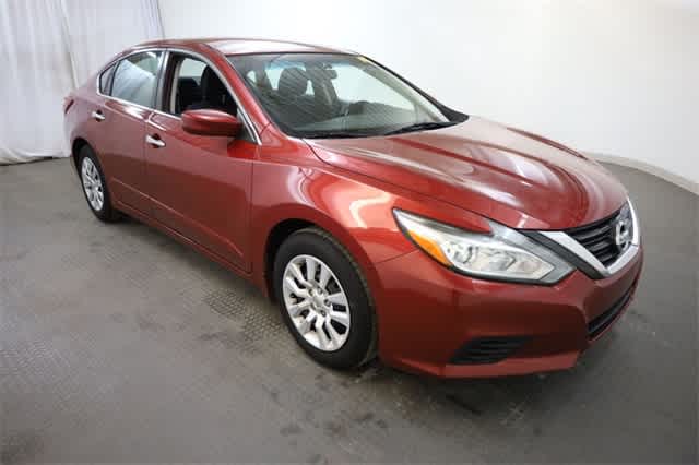 Thumbnail: 2016 Nissan Altima - 10