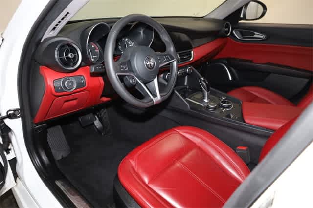 Thumbnail: 2019 Alfa Romeo Giulia - 14