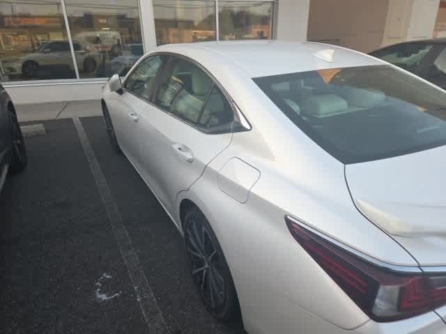 Thumbnail: 2022 Lexus ES - 8