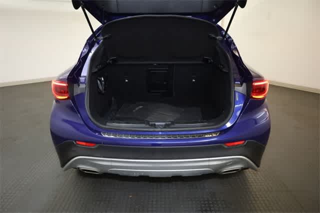 Thumbnail: 2018 INFINITI QX30 - 33