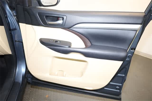 Thumbnail: 2018 Toyota Highlander - 22