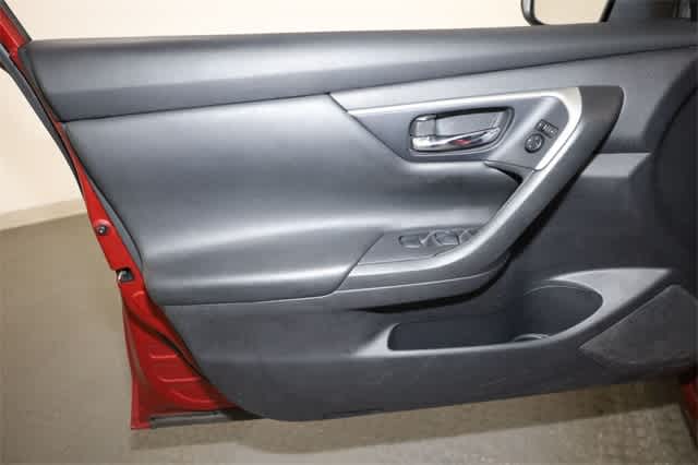 Thumbnail: 2016 Nissan Altima - 13