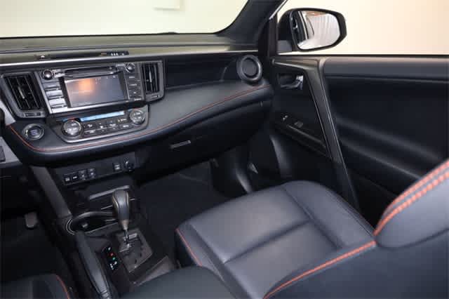 Thumbnail: 2018 Toyota RAV4 - 18