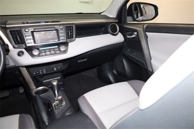 Thumbnail: 2015 Toyota RAV4 - 24