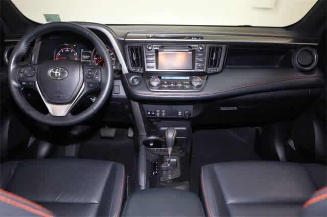 Thumbnail: 2018 Toyota RAV4 - 17