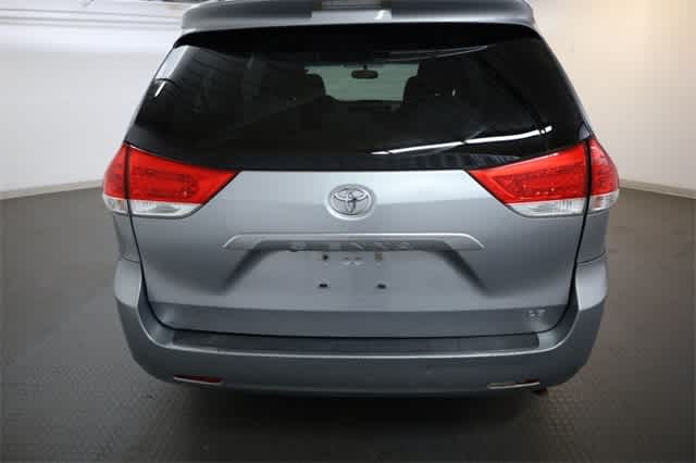 Thumbnail: 2013 Toyota Sienna - 6