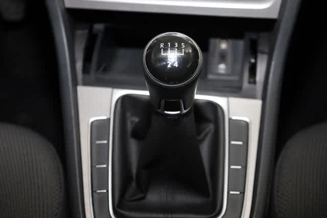 Thumbnail: 2016 Volkswagen Golf - 29