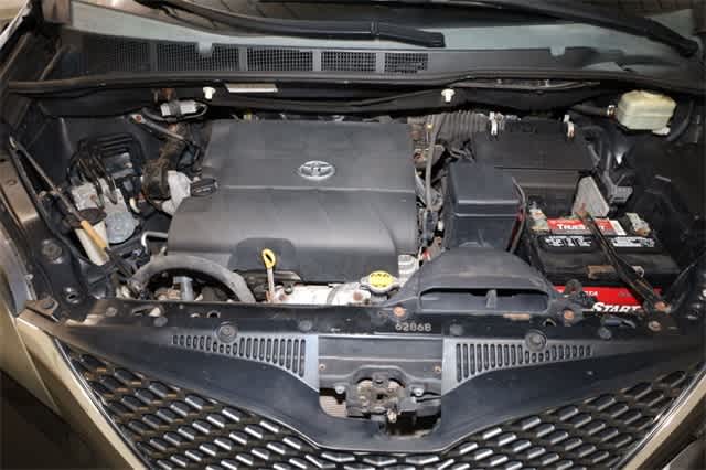 Thumbnail: 2014 Toyota Sienna - 34