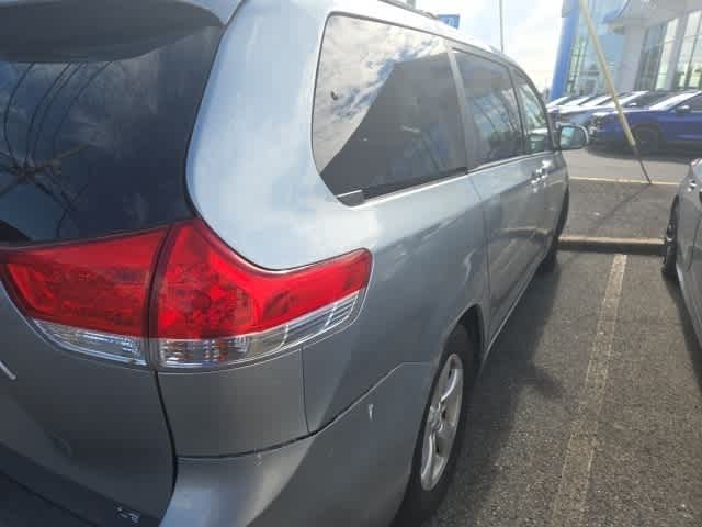 Thumbnail: 2013 Toyota Sienna - 13