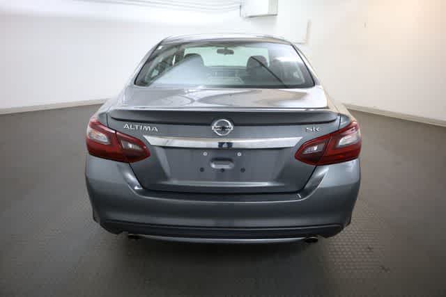 Thumbnail: 2017 Nissan Altima - 6