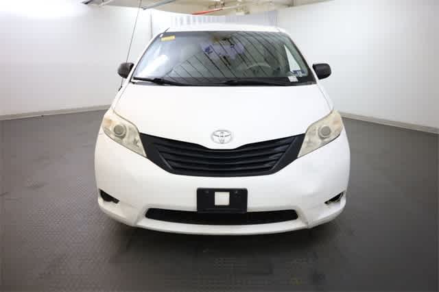 Thumbnail: 2011 Toyota Sienna - 12