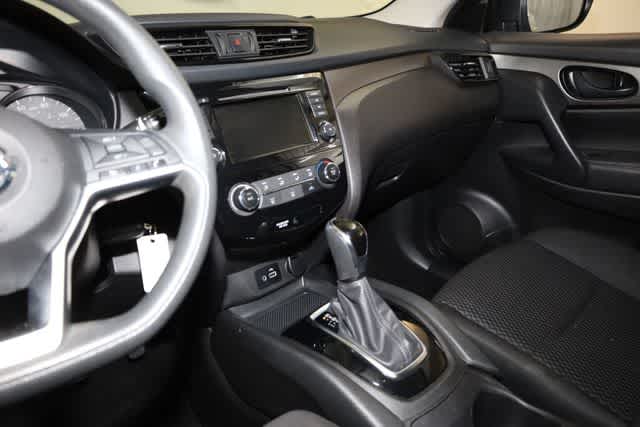 Thumbnail: 2020 Nissan Rogue Sport - 16
