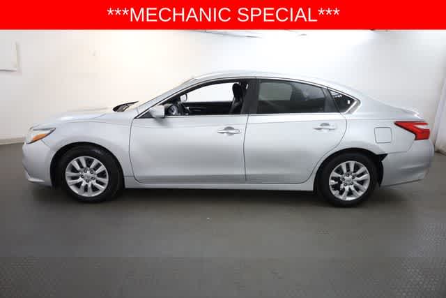 Thumbnail: 2016 Nissan Altima - 3