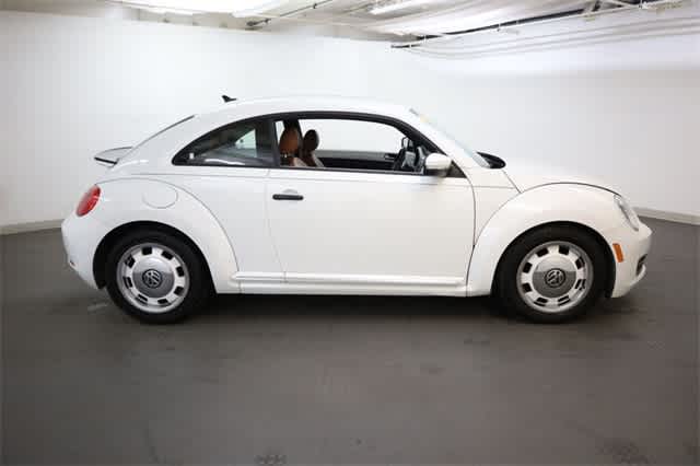 Thumbnail: 2015 Volkswagen Beetle - 9