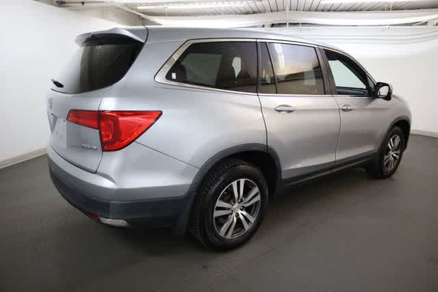 Thumbnail: 2017 Honda Pilot - 8