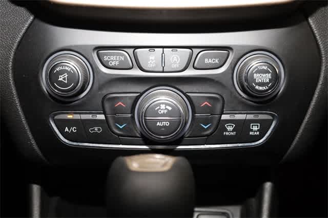 Thumbnail: 2015 Jeep Cherokee - 29