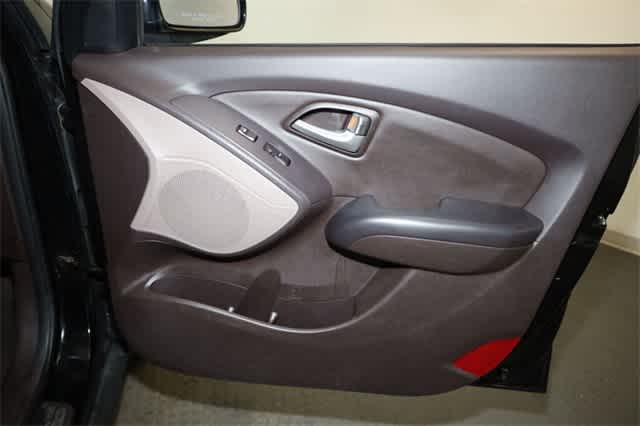 Thumbnail: 2011 Hyundai Tucson - 22