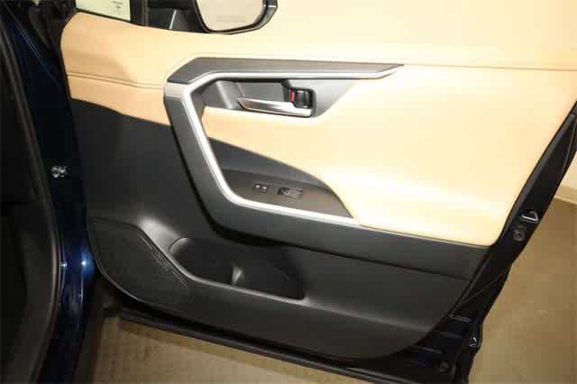 Thumbnail: 2019 Toyota RAV4 - 22