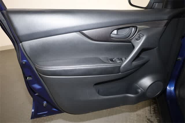 Thumbnail: 2019 Nissan Rogue - 13