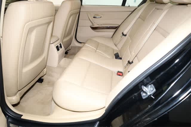 Thumbnail: 2011 BMW 3 Series - 21