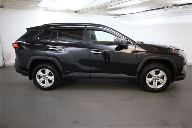 Thumbnail: 2021 Toyota RAV4 - 9