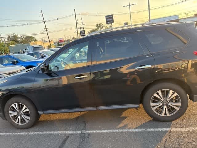 Thumbnail: 2017 Nissan Pathfinder - 7