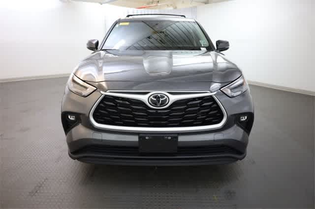 Thumbnail: 2023 Toyota Highlander - 12