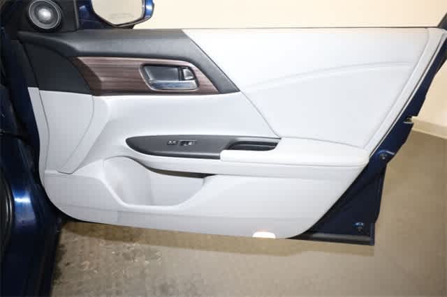 Thumbnail: 2017 Honda Accord - 22