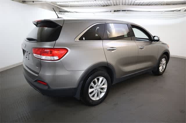 Thumbnail: 2017 Kia Sorento - 8