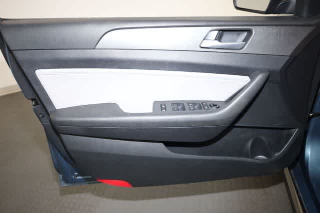 Thumbnail: 2015 Hyundai Sonata - 13