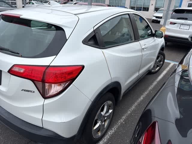 Thumbnail: 2016 Honda HR-V - 8