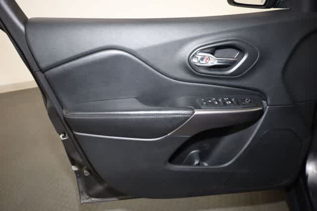 Thumbnail: 2019 Jeep Cherokee - 13