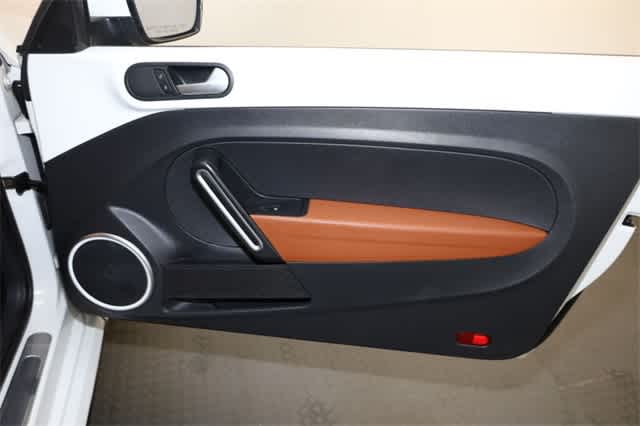 Thumbnail: 2015 Volkswagen Beetle - 22