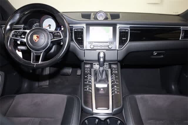 Thumbnail: 2017 Porsche Macan - 17