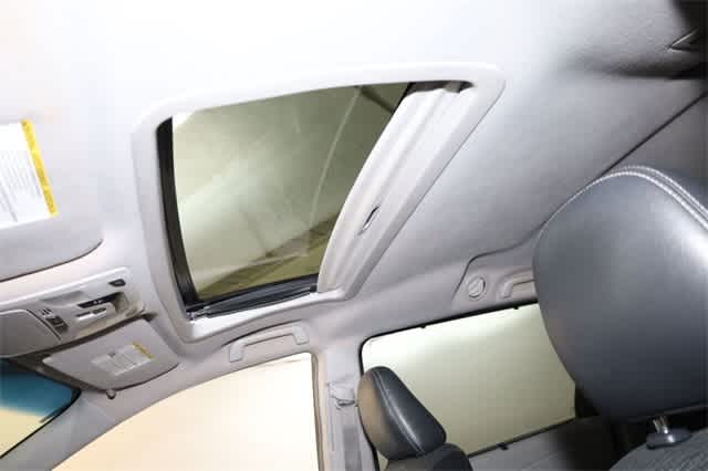 Thumbnail: 2014 Toyota Sienna - 27