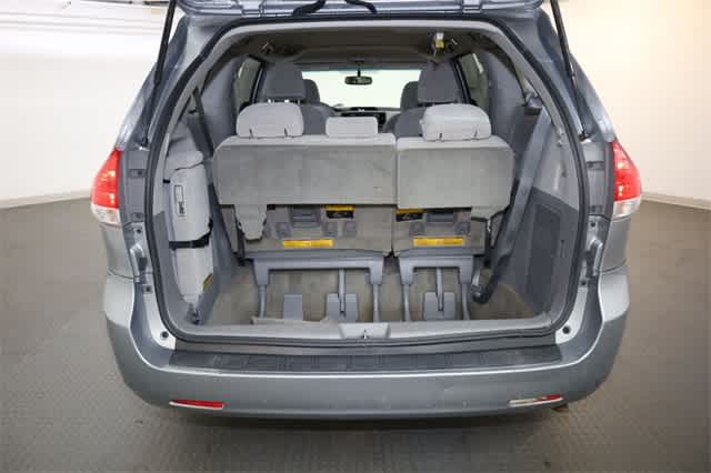 Thumbnail: 2013 Toyota Sienna - 27