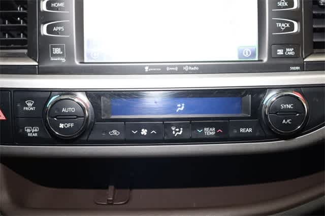 Thumbnail: 2019 Toyota Highlander - 31