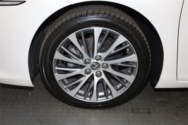 Thumbnail: 2020 Lexus ES - 38