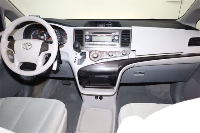 Thumbnail: 2011 Toyota Sienna - 17