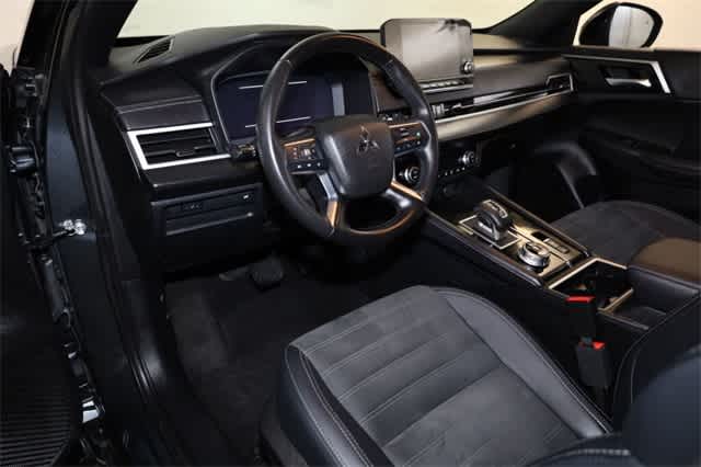 Thumbnail: 2024 Mitsubishi Outlander - 14