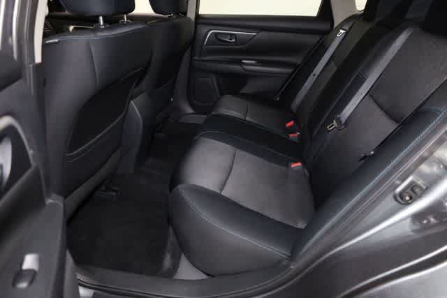 Thumbnail: 2017 Nissan Altima - 22