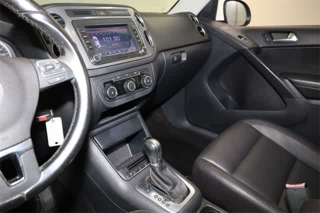Thumbnail: 2012 Volkswagen Tiguan - 23
