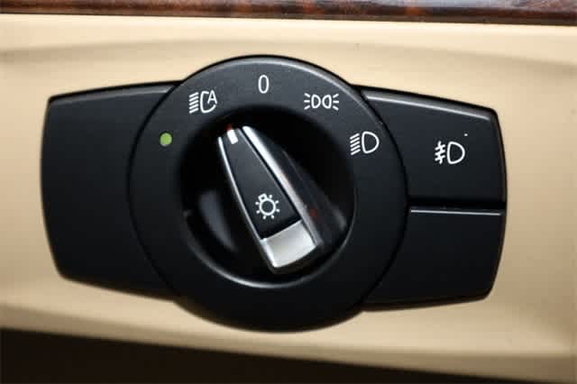 Thumbnail: 2011 BMW 3 Series - 25