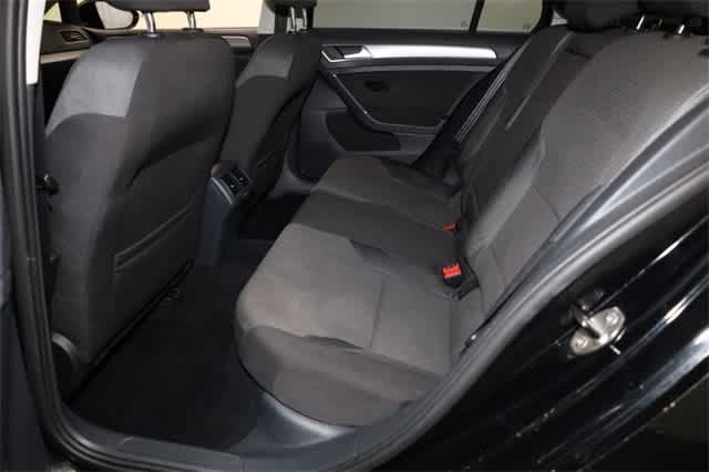 Thumbnail: 2016 Volkswagen Golf - 21