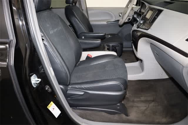 Thumbnail: 2014 Toyota Sienna - 20